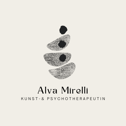 Das Logo von Alva Mirelli. Sie ist Kunst- und Psychotherapeutin. Es sind drei grau melierte ovale Formen zu sehen, die sich übereinander stapeln und darüber drei dunkle Punkte. Es sieht ein bisschen wie ein Steinstapel aus.